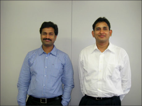 図1 SiCon社ビジネス開発マネージャーのNaveen Chava(左)と、オペレーションディレクタのSrikar Vempati()