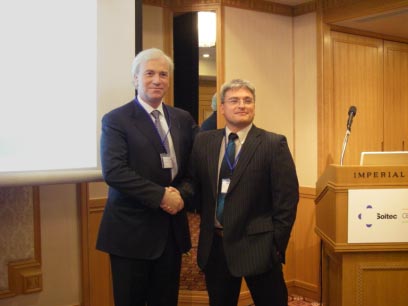 Soitec CEOのAndre-Jacques Auberton-Herve(左)とLETI CEOのLaurent Malier()