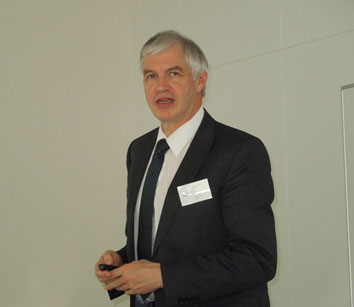 図1 ams社COOのThomas Stockmeier