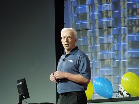 図1 NIWeek 2017の基調講演に登場した新CEOのAlex Davern