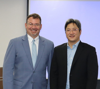 図1 SiFive JapanのSam Rogan社長(左)とSiFiveコーポレートマーケティングCXのビジネス開発担当のシニアVPのJack Kang()