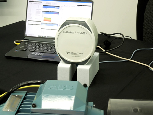 図1 ミリSレーダーモジュールを搭載した振動センサ / Analog Devices, Inc.
